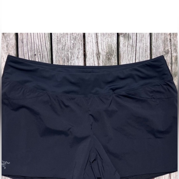 ARC’TERYX-Women's Black Running Shorts - Lightweight with Liner, Size large - Picture 2 of 5
